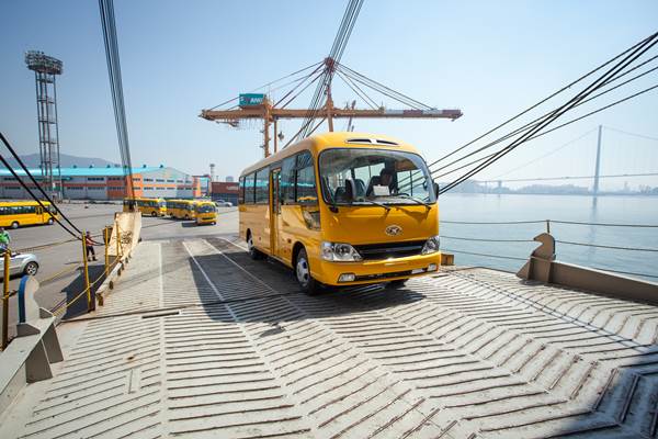 POSCO DAEWOO exports school buses to Myanmar in Korea’s f